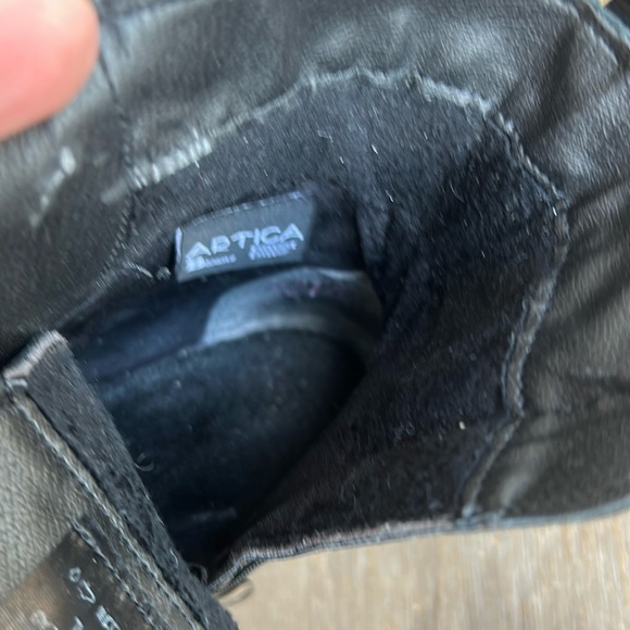 ARTICA Baldy Black Patent Leather Chunky Heel Strap Booties EU 37 US 6.5–7 - Picture 16 of 16